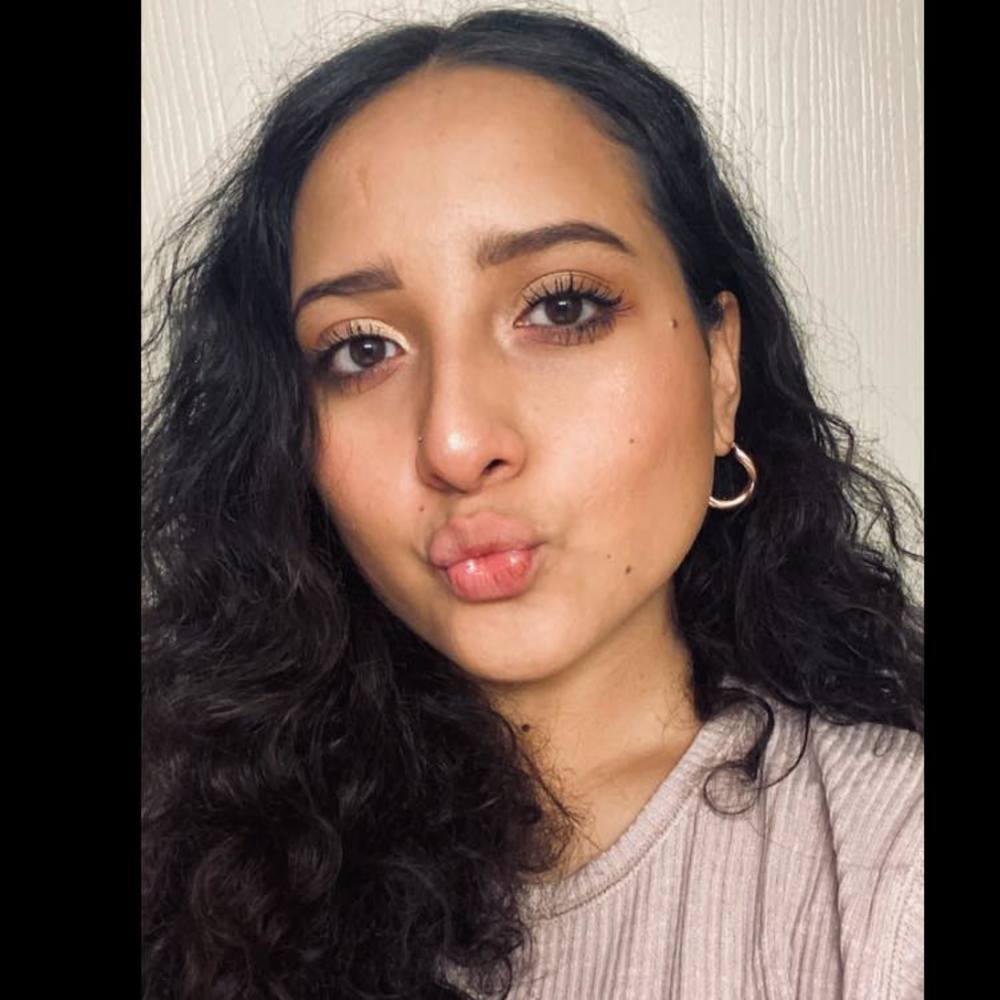 Meet your Posher, Yesenia